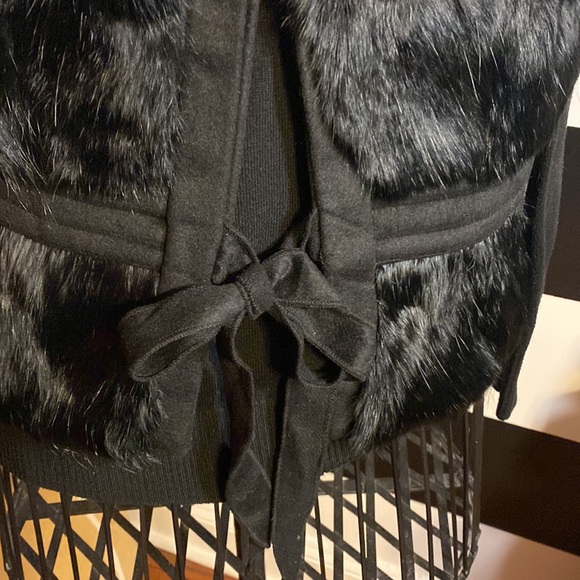 Black fur vest. - Picture 3 of 5